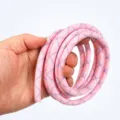 Gros plan détaillé de la lanière de téléphone tressée rose de 8mm, montrant texture et qualité. - 8 mm rose