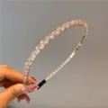 Detailansicht eines eleganten rosa Kristall-Strass-Stirnbands als Haarschmuck für Damen - Rosa