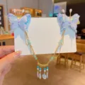Detalle de pinzas para el cabello Hanfu de mariposa con cadenas doradas y cuentas. - 34-Cortina de Frente Mariposa Azul / Azul