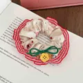 Coletero de encaje vichy rojo con estampado floral y un lindo botón de flor amarilla - Mermelada de Cereza