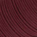 Bordeauxrode 7-strand outdoor parachute koord close-up, duurzaam nylon touw voor armbanden. - Bordeauxrood