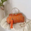 Elegante borsa da sera arancione ricamata a fiori con nappa e catena dorata - arancio-rosso