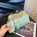 Elegante grüne bestickte Abend-Clutch mit Seidenquaste und goldener Metallkette - Gold