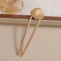 Detailed view of an elegant gold U-shaped hair pin with a textured shell design. - Shell Style (F015) / 12.3x3.1cm / Gold