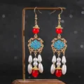 Boucles d'oreilles anciennes chinoises avec perles et motifs lotus bleus pour Hanfu - Style Gland Rouge Lotus Bleu (E006-03)