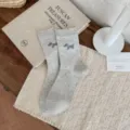 Calcetines grises de algodón para mujer con bordado de perrito, cómodos y transpirables. - Talla única / Gris Liso