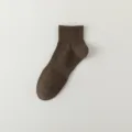 Chaussette unie marron mi-mollet pour homme, en coton respirant, style de variante quotidienne. - Café Foncé