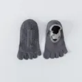 Chaussettes de yoga antidérapantes gris foncé avec brides croisées pour pilates et fitness. - Taille unique / Gris foncé