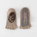 Beige Anti-Rutsch Yoga Zehensocken mit Leoparden Kreuzriemen für Pilates und Sport - Einheitsgröße / Offene Zehen - Dunkelbraun