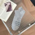 Graue kurze Sportsocken für Herren, atmungsaktive Mesh-Baumwollsocken für Lauftraining. - Einheitsgröße / Hellgrau