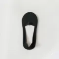 Schwarze Eisseide unsichtbare Füßlinge für Damen, dünne Sommersocken mit Baumwollboden. - Einheitsgröße / Schwarz