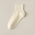 Dames katoenen enkelsokken in beige, ademende korte sokken voor comfortabele zomerdagen. - Enkelhoog / Beige
