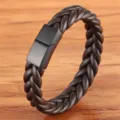 Geflochtenes braunes Lederarmband für Herren mit einem matt schwarzen Magnetverschluss - Dreisträngiges Geflochtenes Lederarmband mit Magnetverschluss (A10326-Brown) / Dunkelbraun