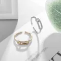 Eleganter verstellbarer offener Ring mit funkelnden Zirkonia in Gold und Silber Finish - Rechteckiger Strass-Ring Offen (AL18196-Gold) / Gold