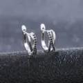 Elegante silberne Crossover-Creolen mit pavégefassten, funkelnden schwarzen Rundsteinen - S-Förmige Gekreuzte Schwarze Strass Ohrringe (T15-Silver) / Silber