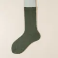 Effen geribbelde halverwege kuit dames sokken, casual ademende katoenen lange sokken voor lente. - Eén maat / Legergroen