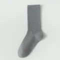 Chaussettes mi-hautes côtelées grises unies pour femmes, respirantes et confortables au quotidien. - Taille unique / Gris foncé