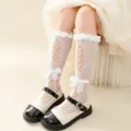 Lolita weiße Netz-Wadensocken mit zarten Spitzenrüschen und süßen Schleifen für süße Styles. - Einheitsgröße / BC-3072 Durchbrochene Schmetterlings-Wadensocken