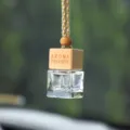 Bottiglia di vetro per profumo auto sospesa con tappo in legno, diffusore di oli essenziali. - Con Testo Inglese / Corda di cotone con filo d'oro