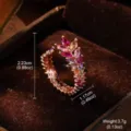 Detaillierte Nahaufnahme eines Vintage-Zirkonrings mit Gewichts- und Größenangaben - Marquise Mehrfarbige Strass Schnitzerei Ring (1-3775-5200) / Roségoldener Stil (1-3775-5200)