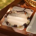 Detalle del brazalete de cuentas de piedra y acero titanio con medidas y peso - 21.5cm