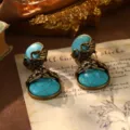 Détail de boucles d'oreilles vintage de style cour française avec turquoise - Style Turquoise Ovale (23116C-7000)