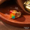 Detaillierte Makroaufnahme eines farbenfrohen Emaille-Rings im Van-Gogh-Stil - Gehämmerter Ölgemälde Kunst Offener Ring (1-3976A-4500)