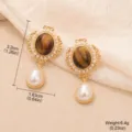 Boucles d'oreilles pendantes dorées vintage avec œil de tigre et perles gouttes - Style Pendentif Perle Artificielle Oeil de Tigre (2-19272G-7600) / Or