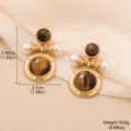 Mesures détaillées de boucles d'oreilles vintage dorées avec pierres œil-de-tigre et perles. - Style Clous Perle Artificielle Oeil de Tigre (E4-19223E-7500) / Or