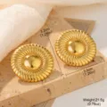 Detailed view of gold spiral stud earrings showing 3.2cm diameter and 21.5g weight info - Round Radial Spiral Style (STE-BC0578-5400) / Gold