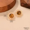 Vista detallada de pendientes vintage de ojo de tigre con dimensiones y peso de 5,1 g - Estilo Floral con Perlas (2-22135A-6000)