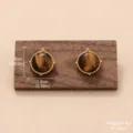 Boucles d'oreilles rétro en œil de tigre avec détails précis de taille et de poids - Cercle à Bordure de Boules d'Or (E1-35163H-4000)