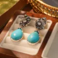 Antike Pfauen-Ohrringe im französischen Hofstil mit birnenförmigen Türkisen - Antik Silber Pfau Türkis Stil (E4-23139B-6500)