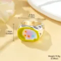 Gros plan d'une bague argentée texturée avec une incrustation en émail coloré. - Style de Large Bande en Émail (1-4977-5500)