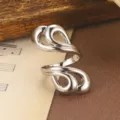 Bague vintage argentée au design de lignes creuses pour un look de style cour. - Argent Brillant (1-4284A-4500)