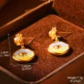 Vue détaillée de boucles d'oreilles rétro en émail avec perles et style de peinture à l'huile. - Style Pendentif Perle Peinture Coucher de Soleil (26901)