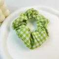 Primer plano de coletero de algodón a cuadros verdes y blancos, estilo preppy dulce - Cuadros Grandes Verde