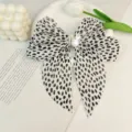 Barrette à cheveux élégante en mousseline à pois noirs et blancs avec perles fines. - Blanc à Pois