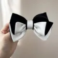 Elegante fermaglio per capelli a fiocco in velluto bianco e nero con dettagli in raso - Beige + bow hair clip