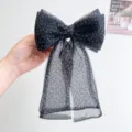 Vista detallada de pinza de pelo vintage con lazo de malla de leopardo y texturas finas - Pinza para el pelo con lazo y cinta / Leopardo Negro