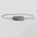 Ceinture chaîne taille élastique argentée en métal pour femme avec boucle géométrique chic. - S / Chaine de Taille Boucle Géométrique / Argent