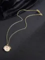 Élégant collier en or doté d'un pendentif rond avec l'initiale D en strass brillants - Style Lettre D avec Strass