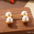 Vue détaillée de boucles d'oreilles perles élégantes, dimensions 2,6 cm x 1,0 cm et poids - Boucles d'oreilles perles demi-cercle géométriques (E4-20454-5000)