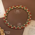 Détail d'un collier vintage doré avec cristaux rouges et verts et mesures indiquées - Or 18 carats / Rouge Vert Cristal Contraste (N6-13314B-26800)