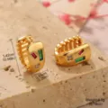 Détails boucles d'oreilles géométriques dorées, taille 1,42cm x 0,65cm, poids 4,5g - Boucles d'oreilles irrégulières géométriques multicolores avec strass (27413)