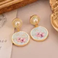 Boucles d'oreilles fleur de lotus style palais vintage avec finition dorée et perles - Boucles d'Oreilles Lotus (2-27145-8200)