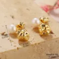Boucles d'oreilles pépite d'or irrégulières avec clou perle au style géométrique chic. - Boucles d'Oreilles Géométriques Artistiques Perle Or (A27865)
