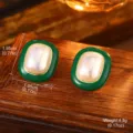 Elegante grüne quadratische Vintage-Ohrstecker mit Perlenzentrum und S925 Silbernadeln - Vintage Abgerundetes Rechteck-Stil (E4-18424-2600)