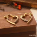 Boucles d'oreilles élégantes en forme de cœur évidé doré avec cristaux brillants - Boucles d'Oreilles Cœur Ajouré (2-19831-8500)