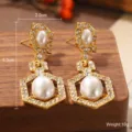 Boucles d'oreilles pendantes géométriques avec perles et strass dorés. - Boucles d'Oreilles Hexagonales Géométriques Perle (E3-8848F-7500)